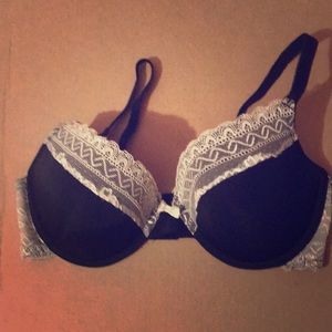 40D Jessica Simpson bra